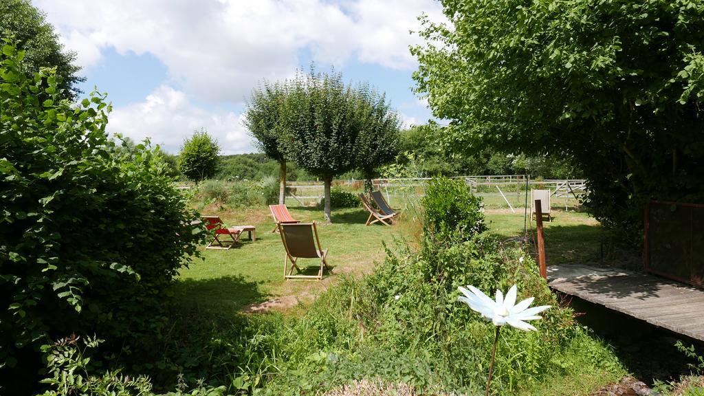 Bed and Breakfast La Cage Aux Oiseaux La Lande-de-Goult Экстерьер фото