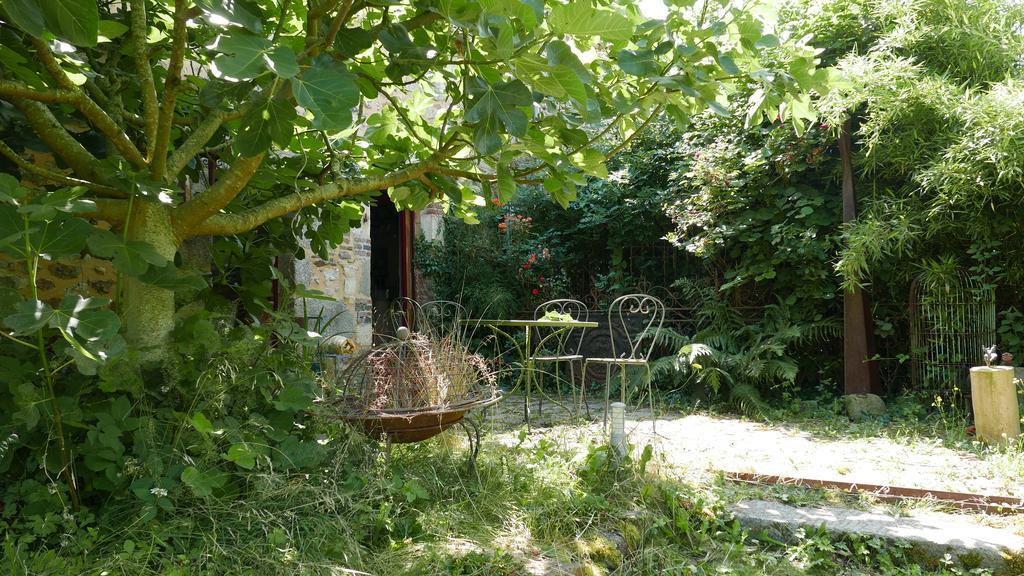 Bed and Breakfast La Cage Aux Oiseaux La Lande-de-Goult Экстерьер фото