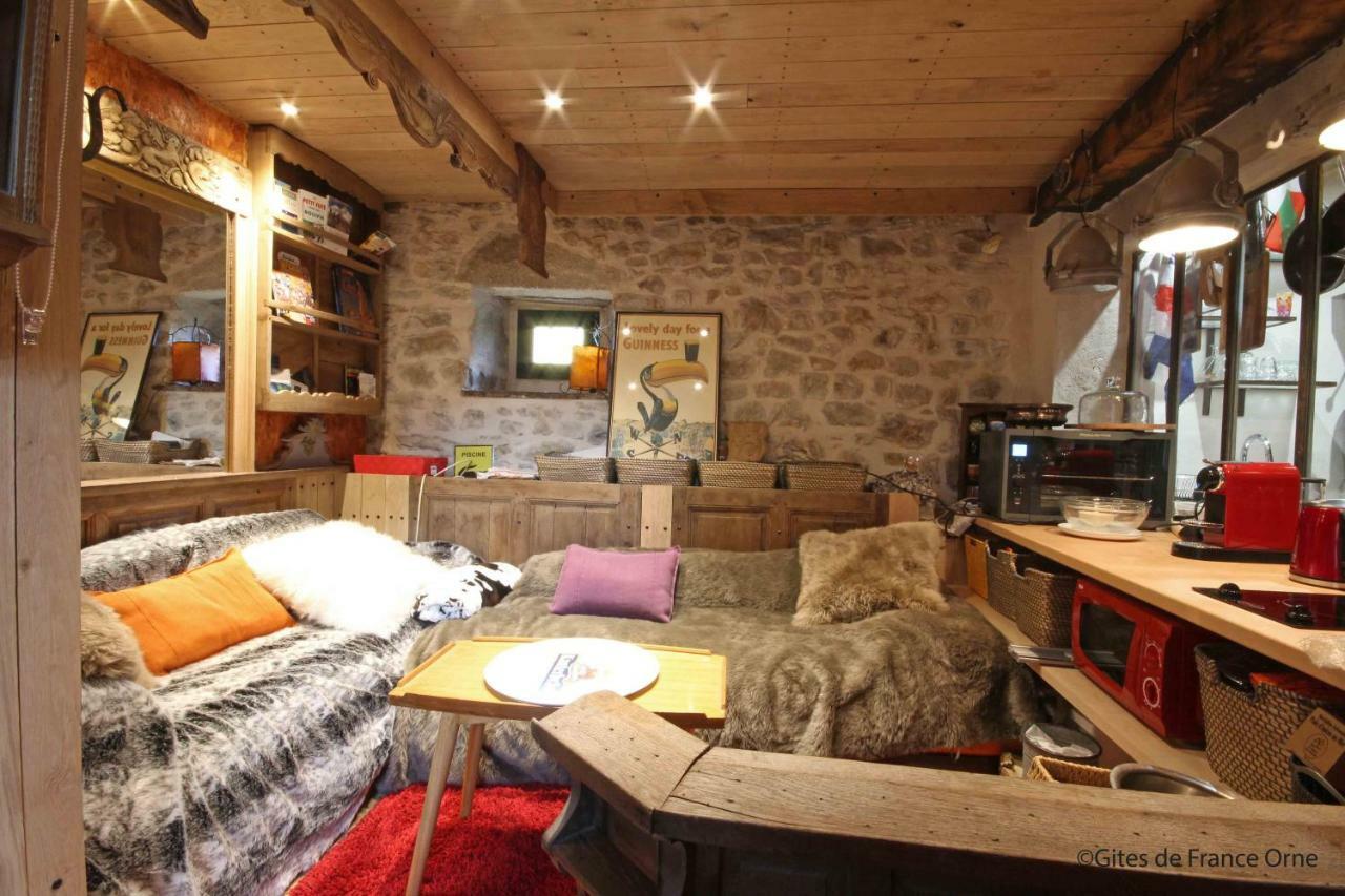 Bed and Breakfast La Cage Aux Oiseaux La Lande-de-Goult Экстерьер фото
