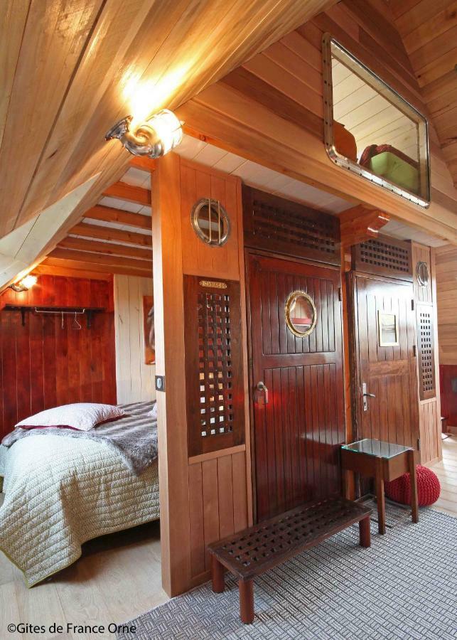 Bed and Breakfast La Cage Aux Oiseaux La Lande-de-Goult Экстерьер фото