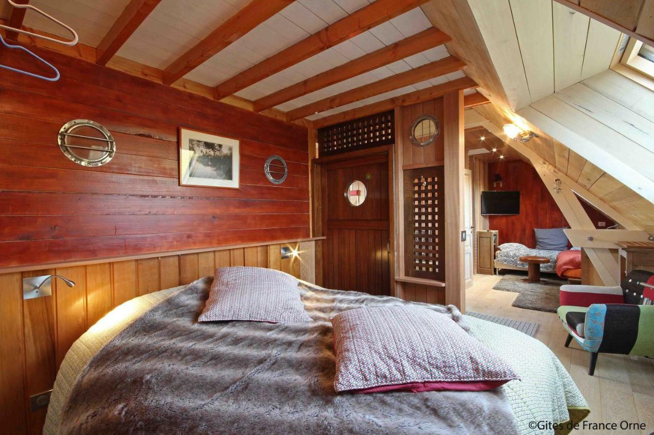 Bed and Breakfast La Cage Aux Oiseaux La Lande-de-Goult Экстерьер фото